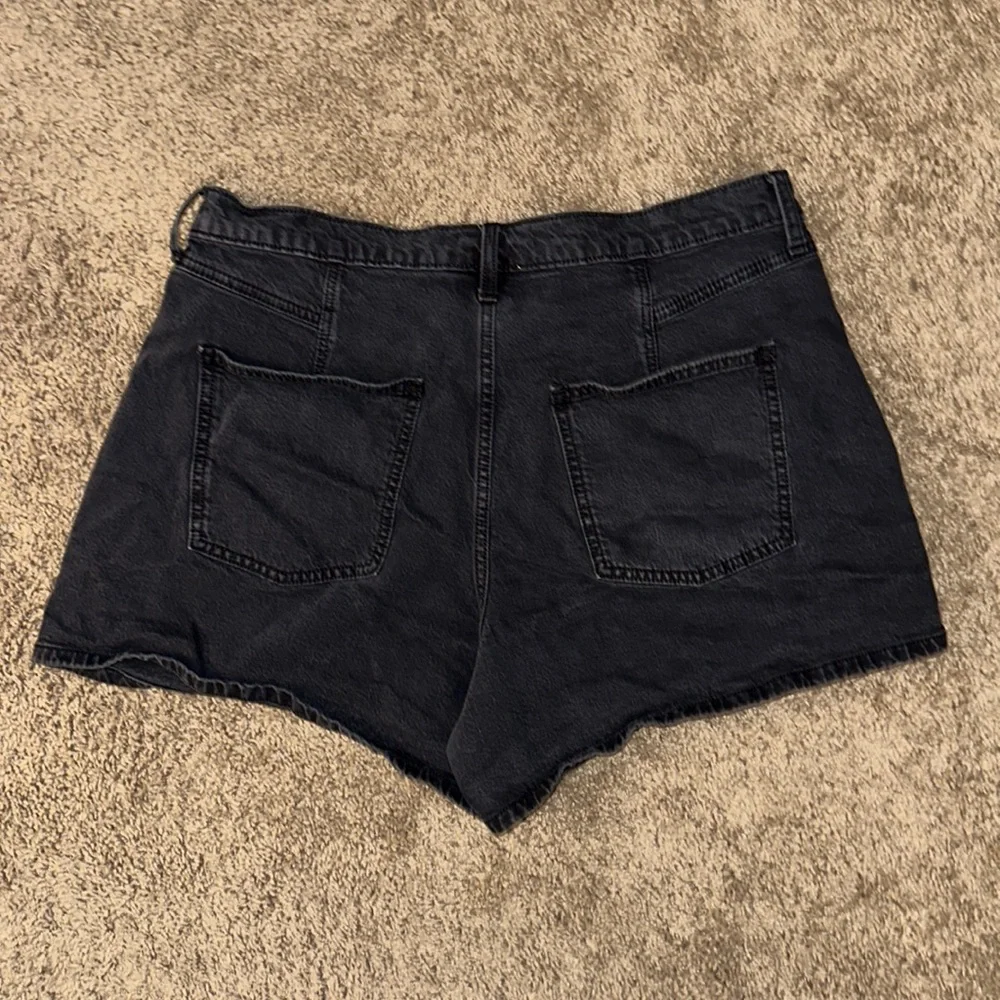 Universal Thread shorts - Picture 2 of 2